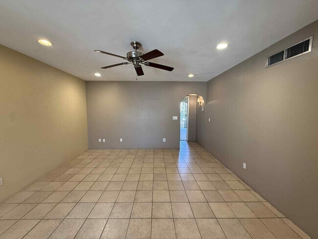 Building Photo - 4145 N Via Villas