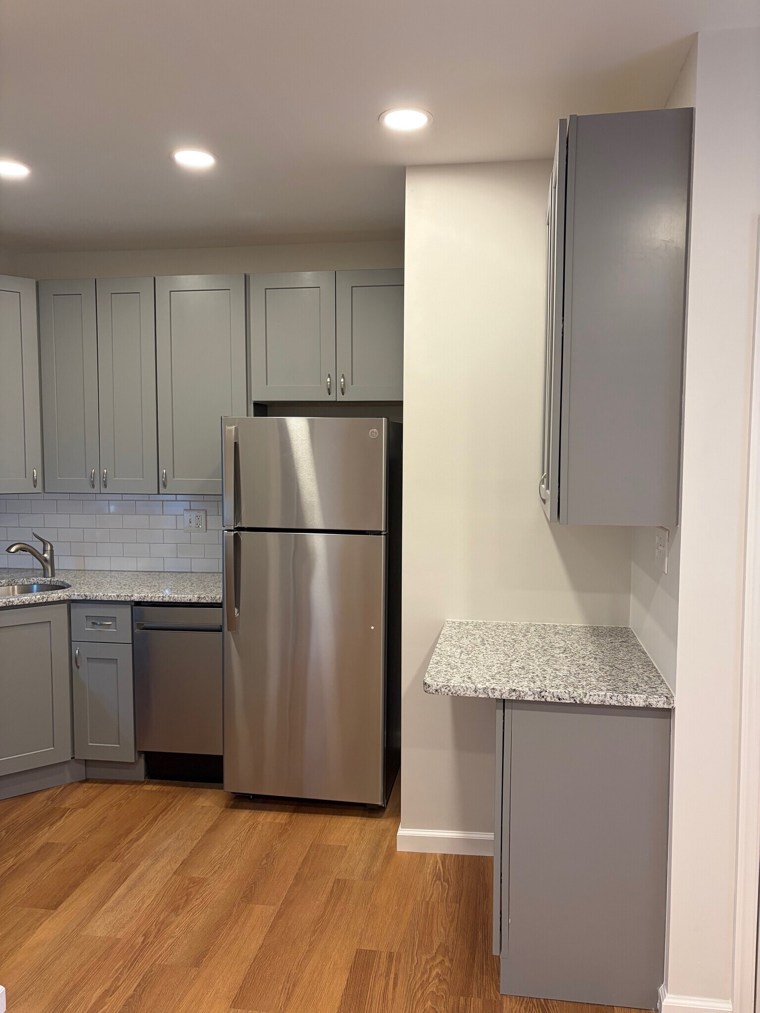 Building Photo - 15 E Read St