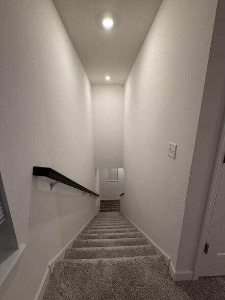 Building Photo - 10604 Heron Ave S