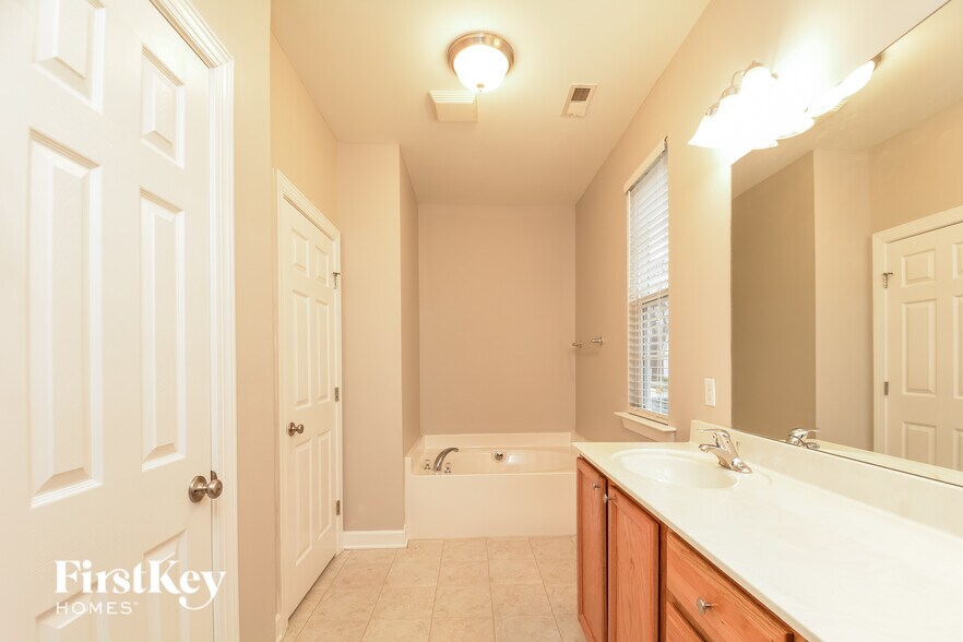 Building Photo - 2123 Gillwell Ln