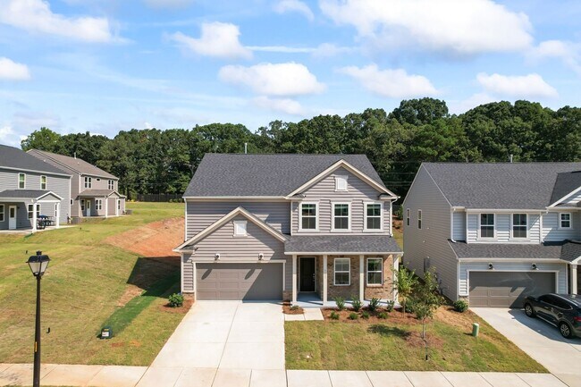 Building Photo - 5 Bed + 3 Bath Single Family Home in Charl...