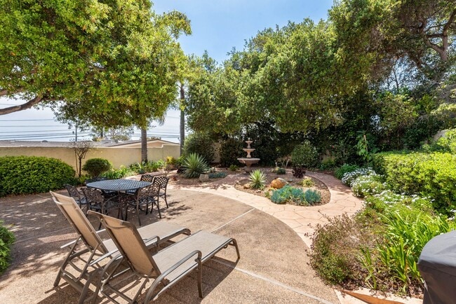 Building Photo - Fully Furnished Vacation Rental on the Mesa with Ocean Views! (Available 7/7/26- 11/30/26)