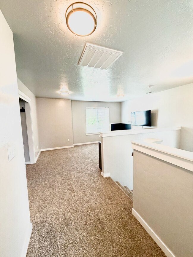 Building Photo - Stunning Nampa Home with RV Parking!