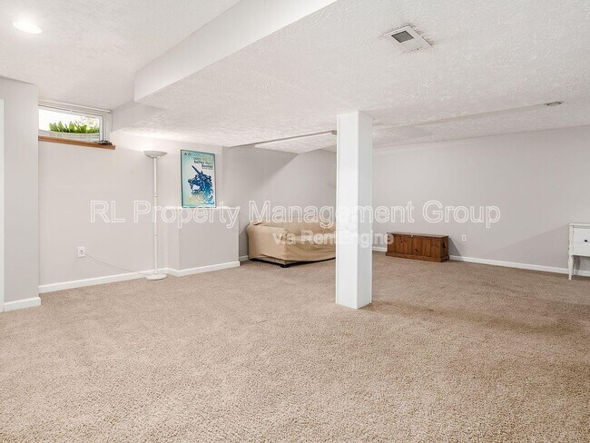 Building Photo - 5551 Ainsley Dr