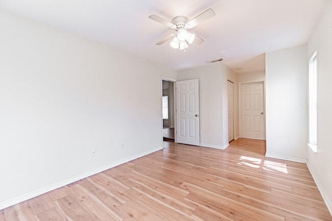 Building Photo - 607 SW Lucero Dr
