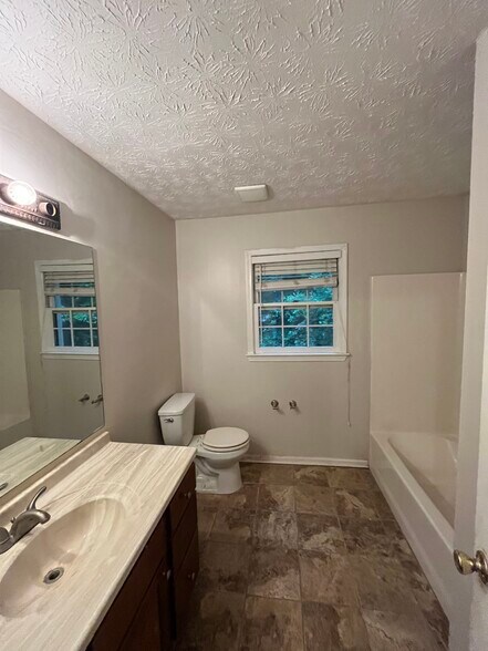 Building Photo - 5042 Rosemeade Ct