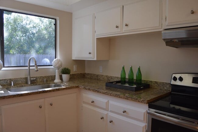 Building Photo - 119 Whitethorne Dr