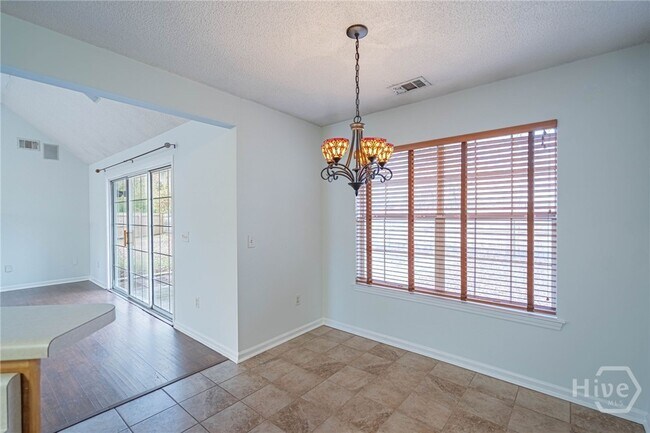 Building Photo - 114 Laurens Ln