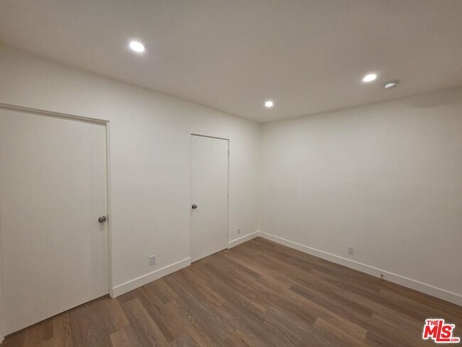 Building Photo - 1421 Greenfield Ave