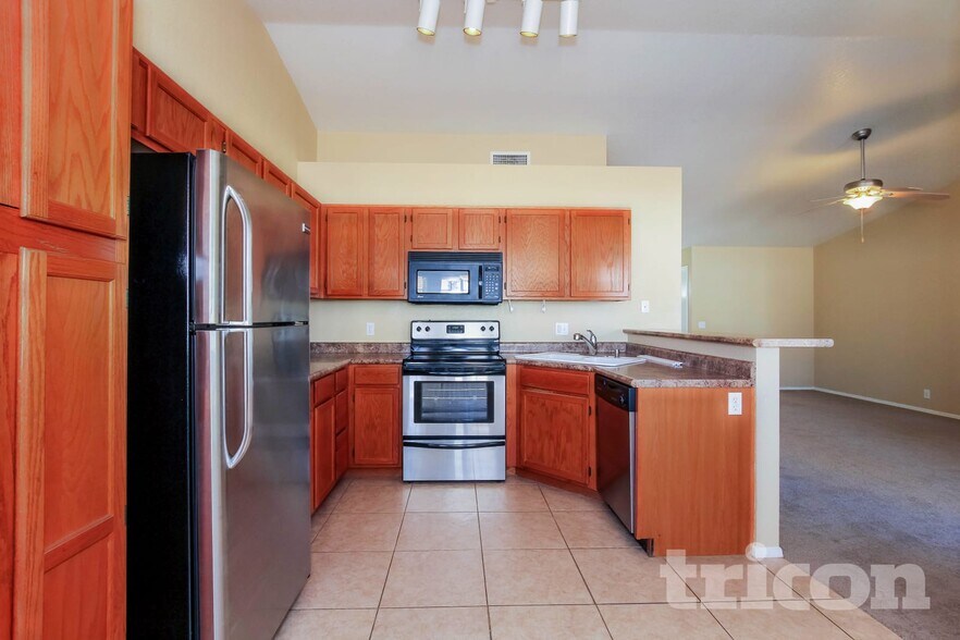 Building Photo - 1464 E Rosemonte Dr