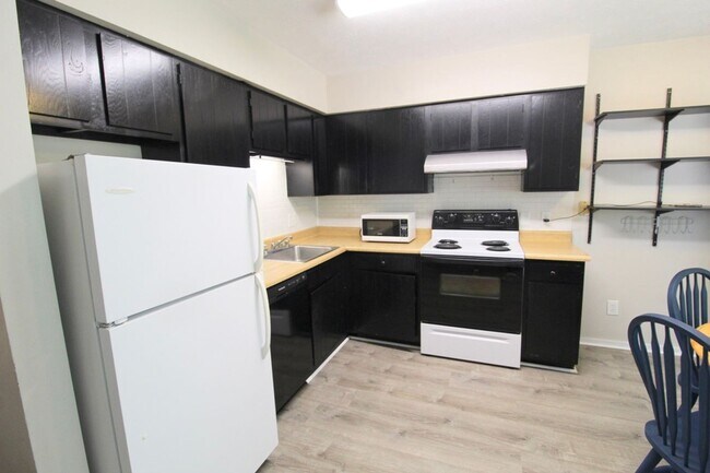 Building Photo - 1216 Mountain View Dr