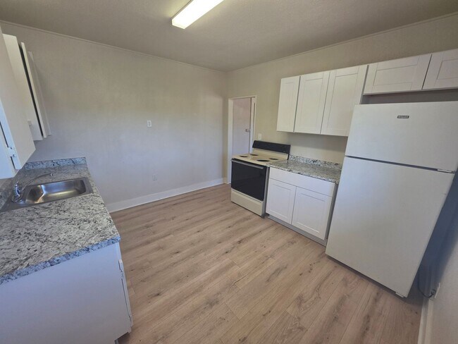 Building Photo - Duplex For Rent in Corning!
