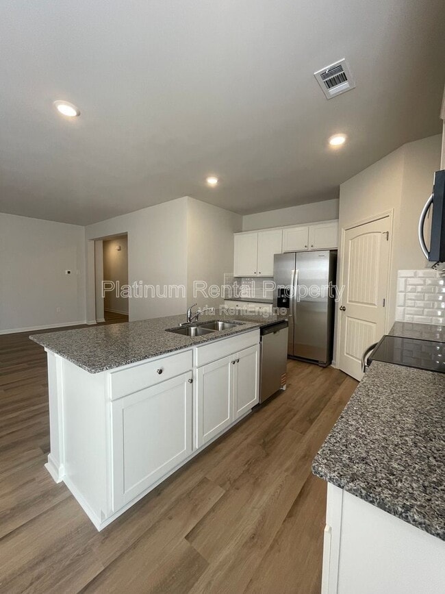 Building Photo - 56 Rustin Rdg