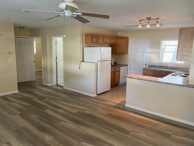 Building Photo - 3BR/2BA HOME IN NE PALM BAY
