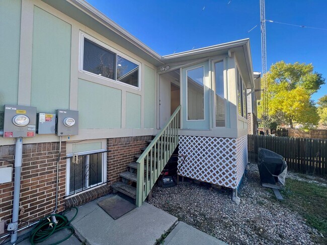 Building Photo - Spacious 3bed, 2.5 bath, Willow Park House in Aurora