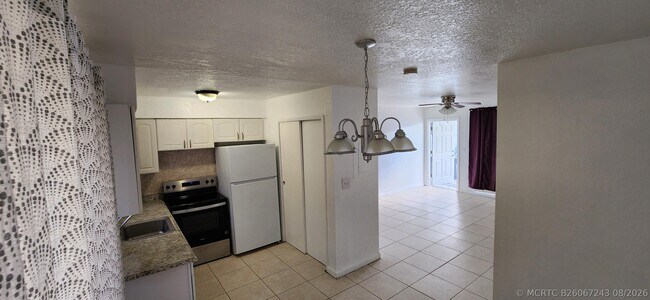 Building Photo - 5940 NW 16th Pl