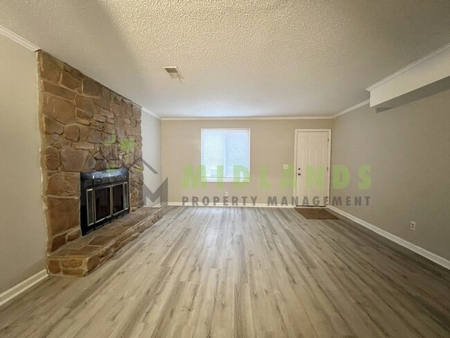 Building Photo - 204 S Cromwell St