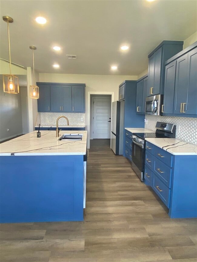 Building Photo - 210 Meadowlark Ln