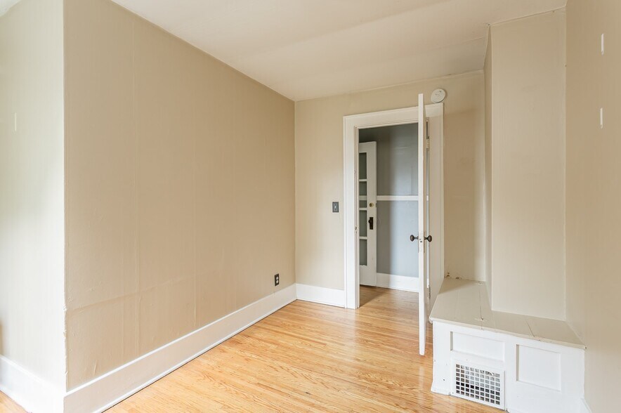 Building Photo - 4 Carroll Pl