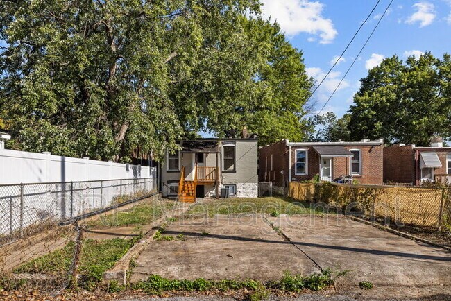 Building Photo - 5033 Ray Ave