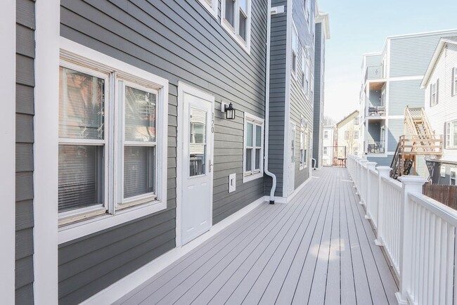 Building Photo - 128 Tudor St