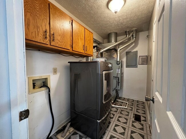 Building Photo - 2470 Dunsworth Dr