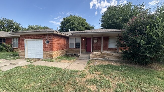 Primary Photo - 2833 SW 48th St