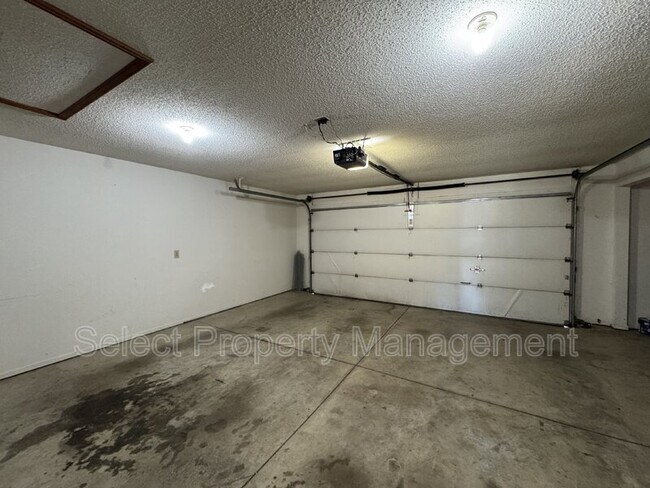 Building Photo - 7401 Montclair Dr