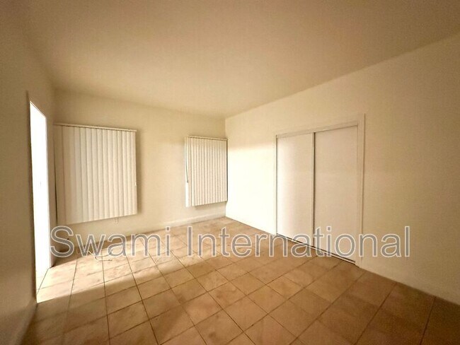 Building Photo - 1131 S Beacon St