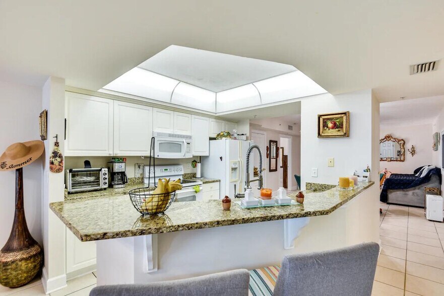 Building Photo - 2055 S Atlantic Ave