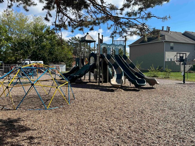 Building Photo - 7831 Meadowhaven Blvd