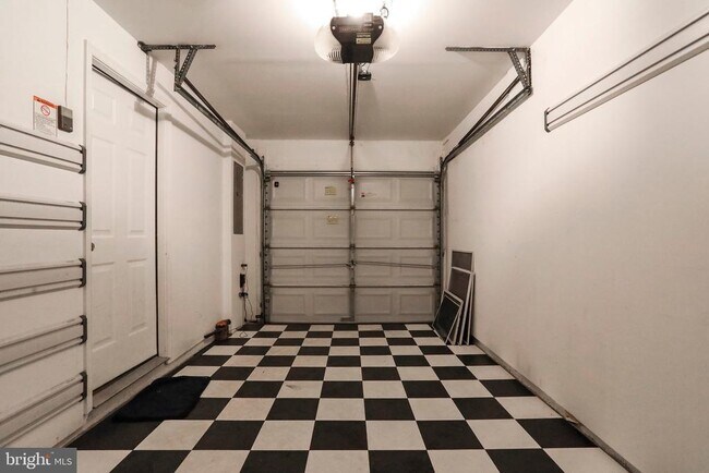 Building Photo - 8818 Papillon Dr