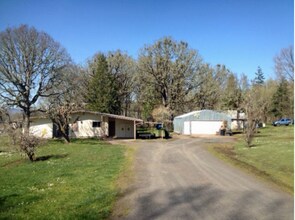 Building Photo - House in Dexter