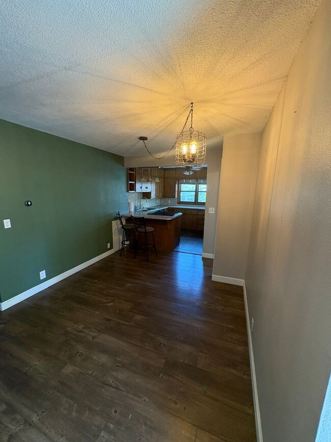 Building Photo - 3 bedroom 1 bathroom house for rent
