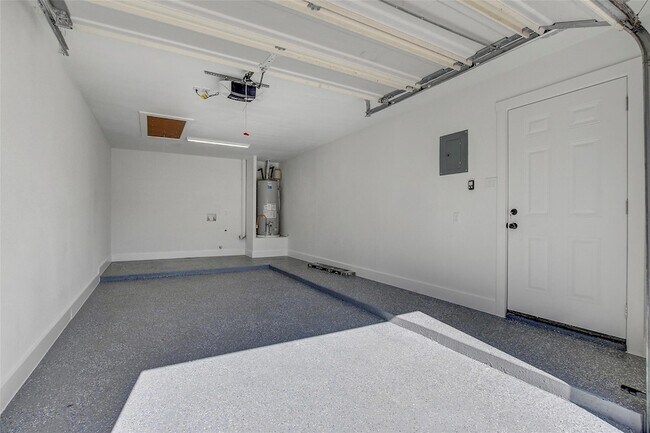 Building Photo - 1402 Valleyridge Cir