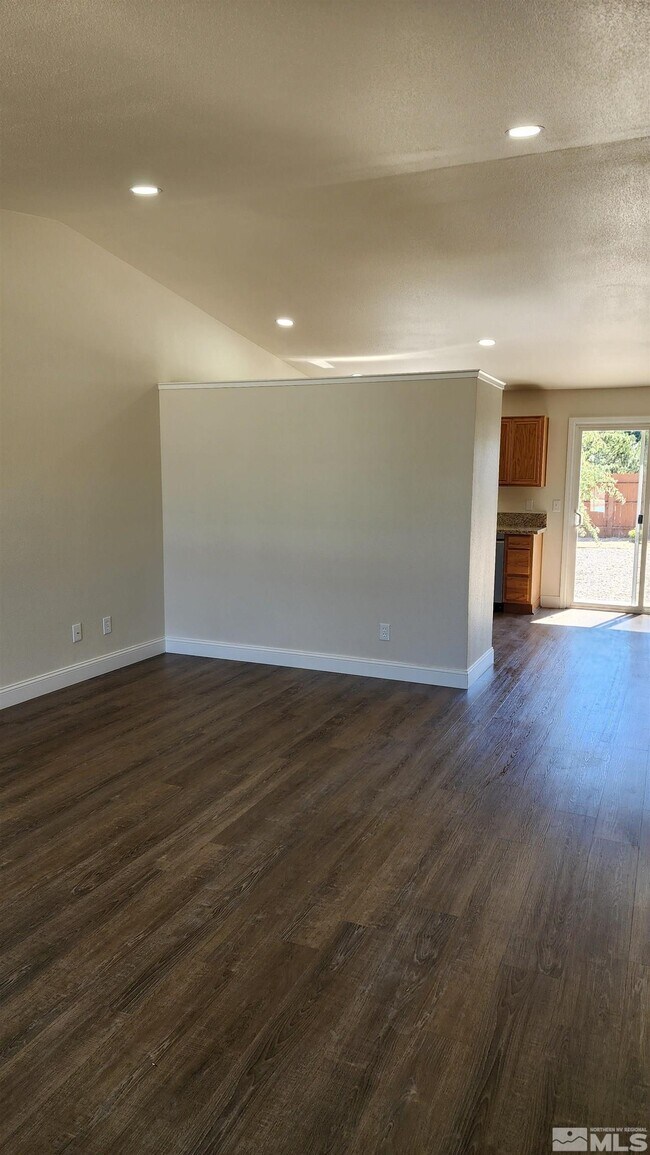Building Photo - 5910 Poinsettia Ct