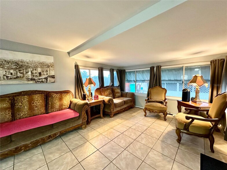 Building Photo - 10273 109th Ave