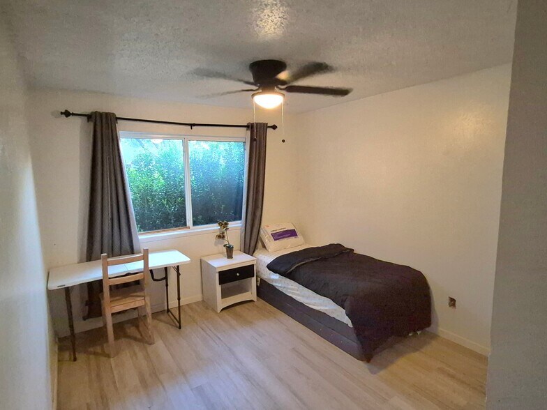 Building Photo - 1533 Bosque Dr