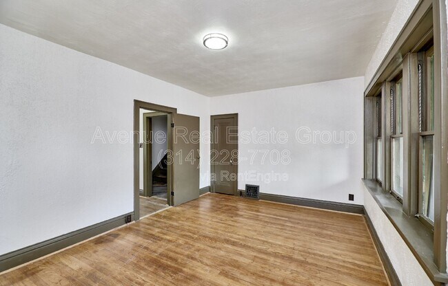 Building Photo - 5021 Ray Ave