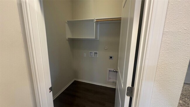 Building Photo - 129 Goldfinch Dr