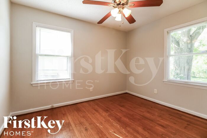 Building Photo - 10110 Hillcrest Rd