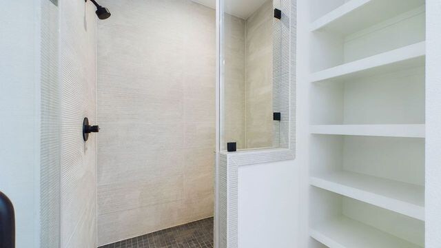 Building Photo - 5212 Pine Tree Dr