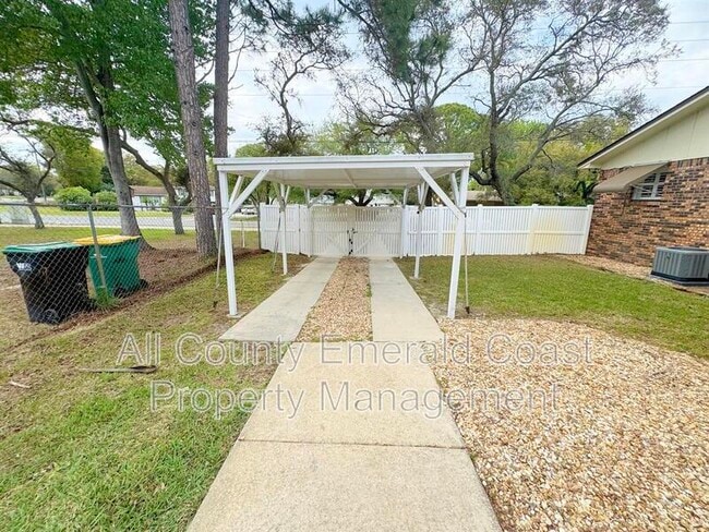 Building Photo - 504 Kelly St