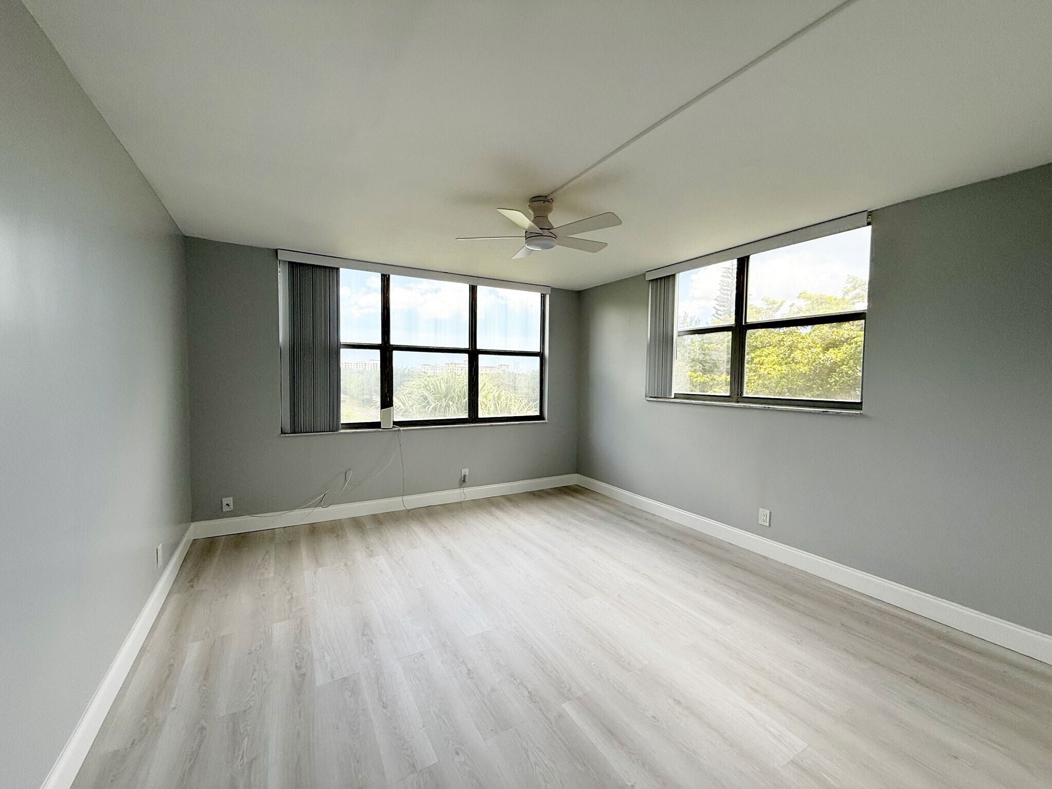 Building Photo - 3300 W Rolling Hills Cir