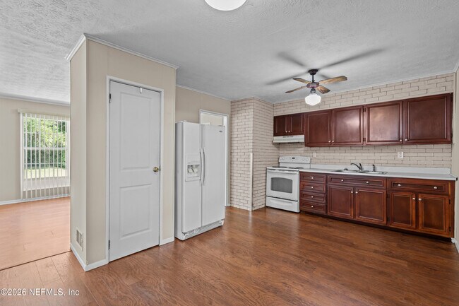 Building Photo - 253 Cowry Rd