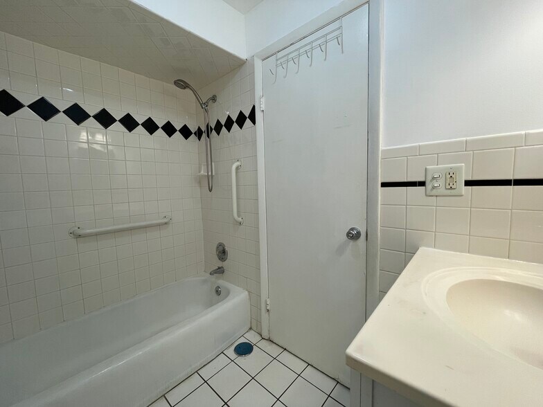 Building Photo - 2132 N Harlem Ave