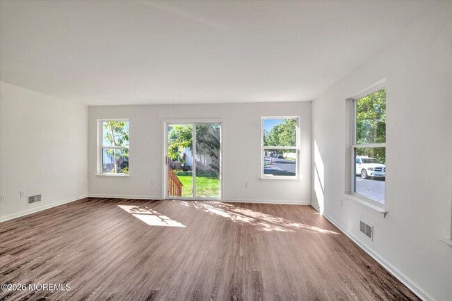 Building Photo - 6 Esplanade Way