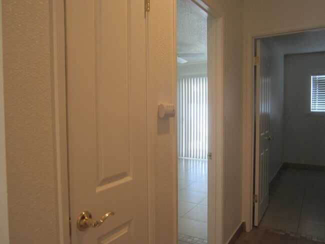 Building Photo - Immaculate 2 Bedroom Loma Linda Duplex