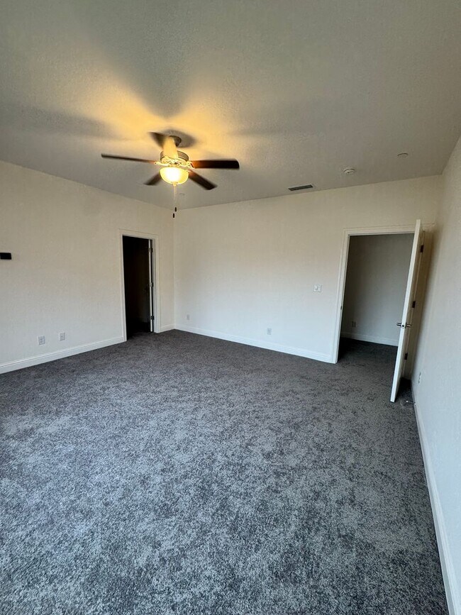 Building Photo - Single Family Home