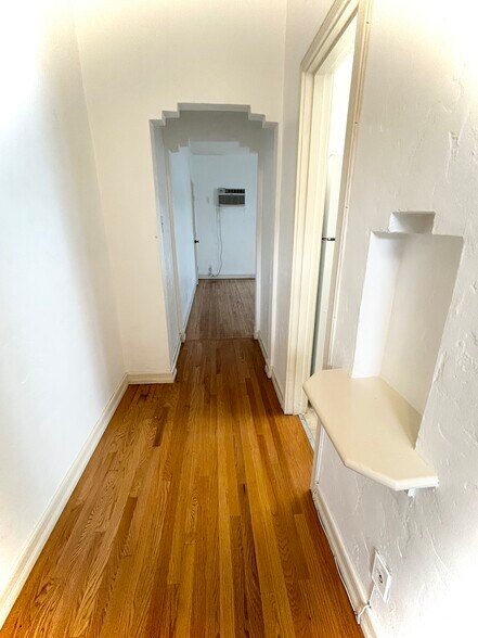 Hallway - 9952 Robbins Dr